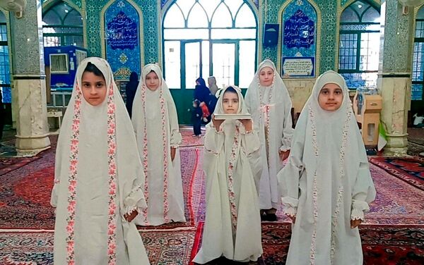 دانش‌آموزان بویین‌زهرایی در جشن روزه‌اولی‌ها از خدای خود تشکر کردند