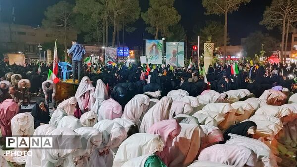 تجمعات مردمی نجف آباد همراه با جشن تکلیف دختران و اقامه نماز استغاثه