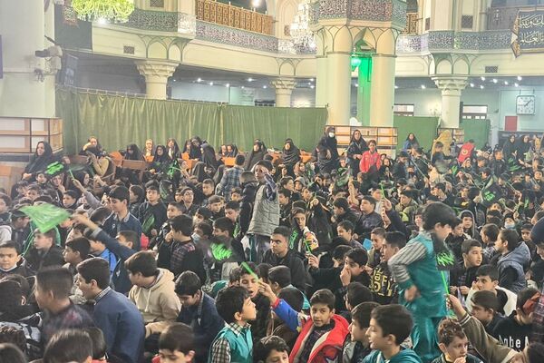 حضور دانش‌آموزان ناحیه دو شهرری در مراسم نوگلان فاطمی