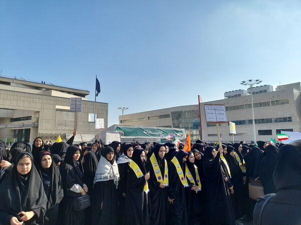 ۱۳ آبان، فریاد شهامت دانش آموزان در مسیر استقلال طلبی و استکبار ستیزی 