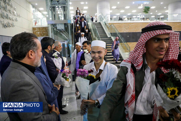 مراسم استقبال بازگشت اولین کاروان عمره گذار دانش آموزان پسر