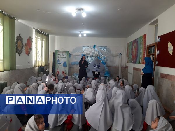 جشن آب کلاس اولی ها در دبستان نیایش