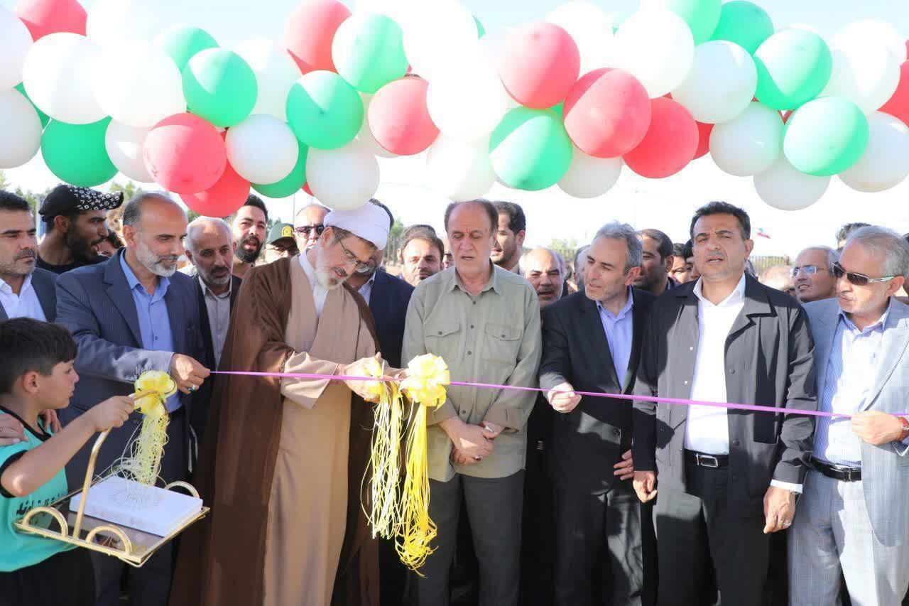 زمین چمن ورزشی در قهاوند با حضور نایب‌رئیس مجلس افتتاح شد