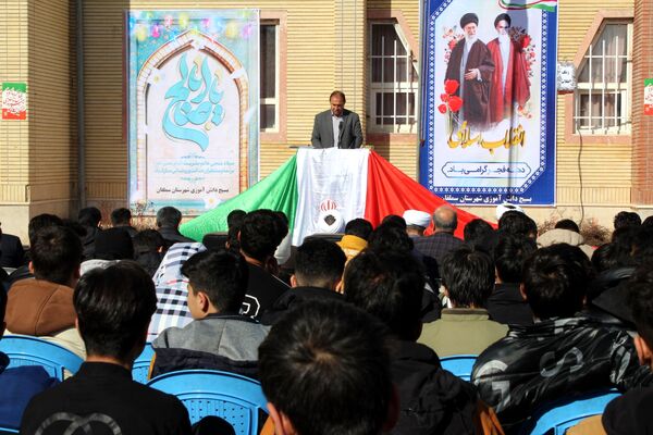 طنین زنگ انقلاب در هنرستان فارابی؛ آغاز شور و جشن دهه فجر در شهرستان سملقان