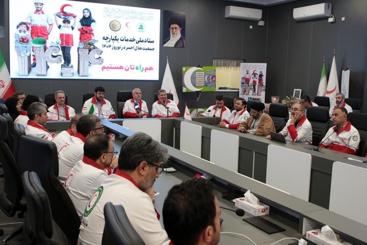 حضور وزیر میراث‌فرهنگی در مرکز هوشمند رصد هلال‌احمر و بررسی خدمات نوروزی به گردشگران