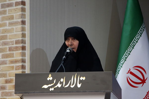 نشست بررسی کتاب همسفر آتش و برف یزد