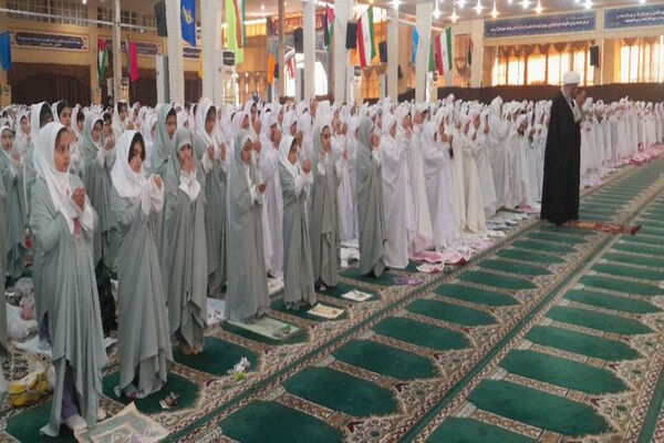 جشن تکلیف ۳۵۰۰ نفری دانش‌آموزان شهرستان بوشهر