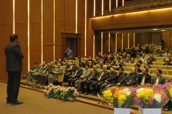 برگزاری آیین تجلیل از دانش‌آموزان برتر دبیرستان شهید هاشمی نژاد یک