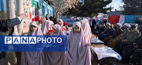 دبیرستان هاجر(س) میزبان زنگ انقلاب 