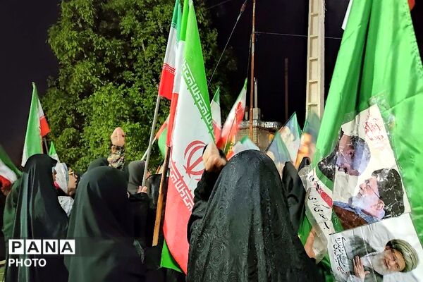 یک دنیا شاهد و مبهوت از حضور خیابانی مردم شهر بار