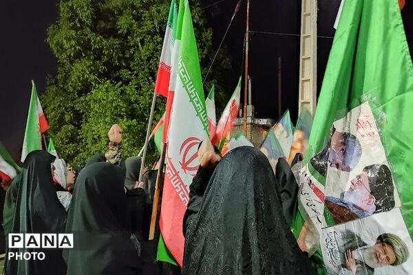 یک دنیا شاهد و مبهوت از حضور خیابانی مردم شهر بار