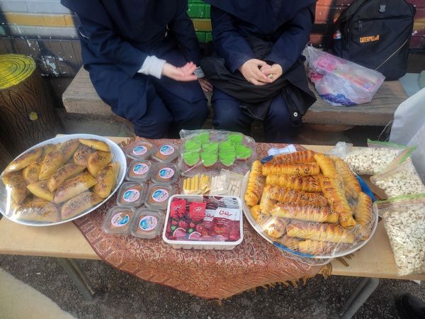 برپایی بازارچه دانش آموزی در دبیرستان فیاض شهرستان کاشمر 