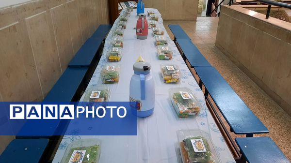 ضیافت افطاری در دبیرستان هیات امنایی فیض کاشانی