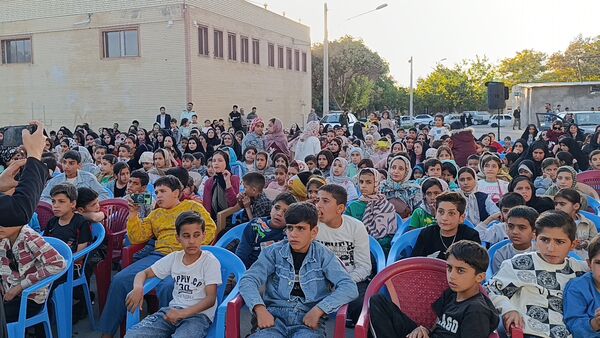 تماشاخانه سیار در شهر سفیددشت 