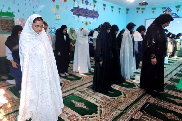 عطر فاطمی در دبستان شهید معظم