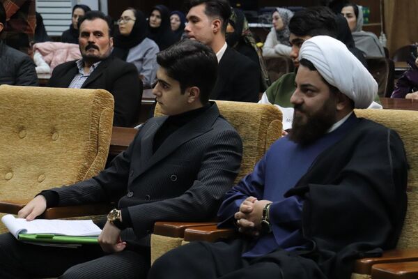 رونمایی کتاب «سه کبوتر حدادان» دانش‌آموز تبریزی