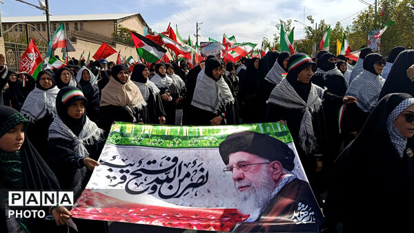 نمایش همبستگی ملی فرهنگیان دیار شور و شعور حسینی در رزمایش ۵۰ هزار نفری
