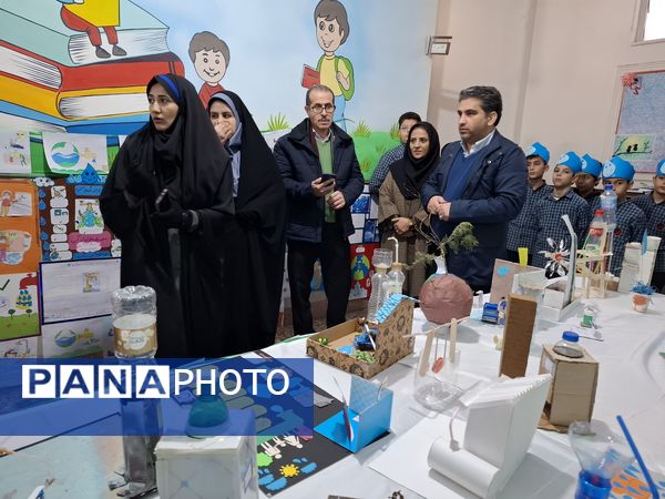 نمایشگاه دست سازه‌های دانش‌آموزان در دبستان هیأت امنایی ملاصدرا 