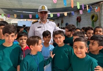 تجلیل از حافظان امنیت در دبستان یاسین شهرستان میبد