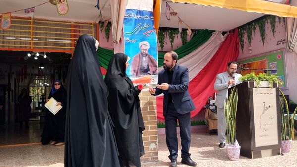 گرامیداشت روز معلم در مدرسه شاهد شهید سلطانی ناحیه ۱کرج 