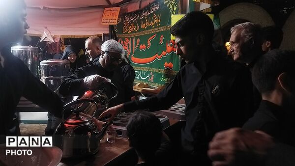 چایخانه هیئت الزهرا در شب تاسوعای حسینی 