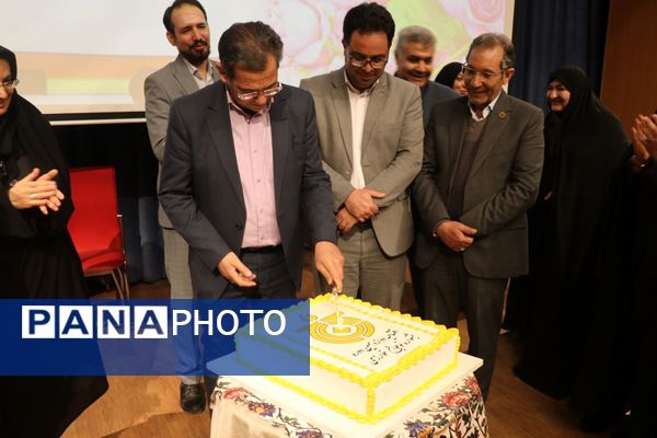 قدردانی از افتخارآفرینان متوسطه اول ناحیه ۶ در یازدهمین دوره جشنواره خوارزمی