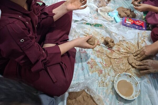 شوق یادگیری دانش‌آموزان پایه چهارم در ساخت وسایل سفالی