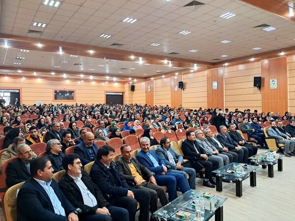 آیین تجلیل از رتبه‌برترهای کنکور ۱۴۰۳ اداره آموزش و پرورش ناحیه یک زنجان