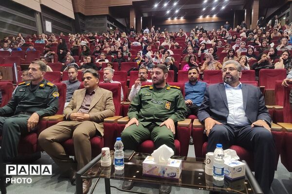 توزیع یک‌هزار بسته تحصیلی در جشن عاطفه‌های شهرقدس