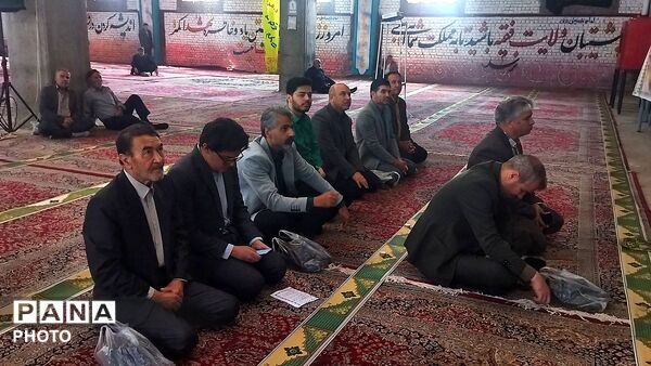 از پیر تا دانش آموز در نماز جمعه نیشابور حضور دارند-۱