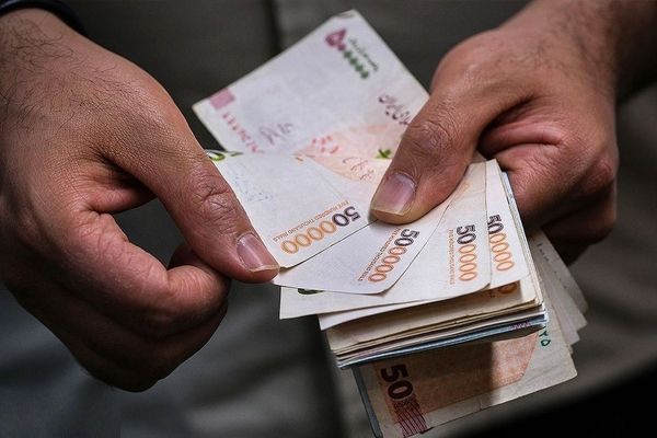 کارگران اخراجی هم عیدی می‌گیرند