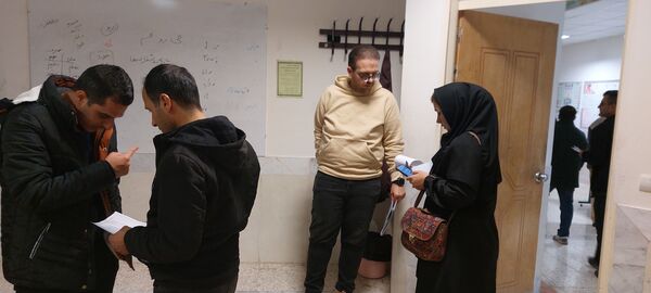 توزیع کارنامه‌های مستمر در دبیرستان مرحوم اسماعیلی