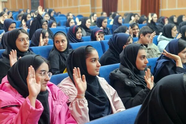 آیین تجلیل و اختتامیه طرح‌های آموزشی معاونت آموزش متوسطه و برگزیدگان رتبه‌های برتر آموزشی در قرچک