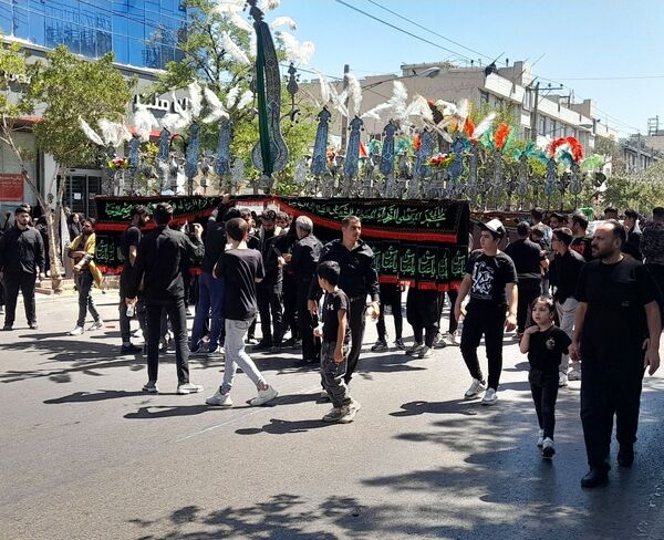 پیاده‌روی زائران بارگاه ملکوتی آقا علی‌بن‌موسی رضا (ع)