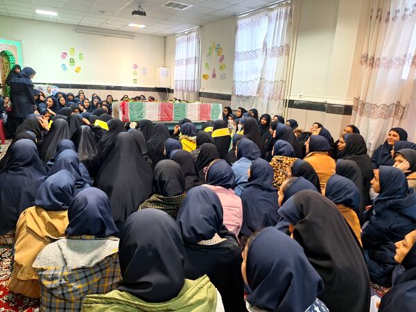 استقبال از شهید گمنام ، تجلی همبستگی و وحدت مردم در پاسداشت شهدا 