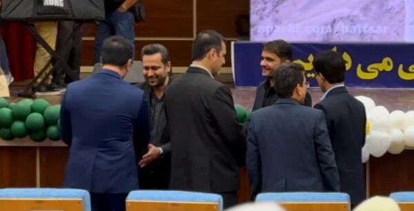 فریادهای همدلی و امید در بوشهر؛ دانش‌آموزان در تالار لیان یاد ۱۳ آبان را جاودانه کردند