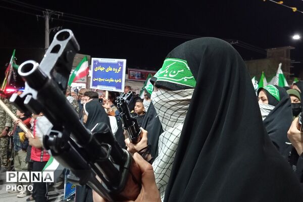 بانوان در خط مقدم حضور مردمی؛ گزارش تصویری رژه حماسی جان‌فدا