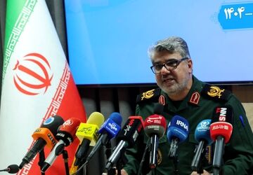 سپاه پاسداران بر اساس فرمان امام(ره) و رهبری مسئولیت حفاظت هواپیمایی کشور را بر عهده دارد