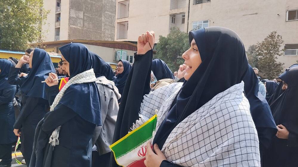 نواختن زنگ مقاومت همزمان با شهادت سیدحسن نصرالله در دبیرستان شهید کلانتری یک