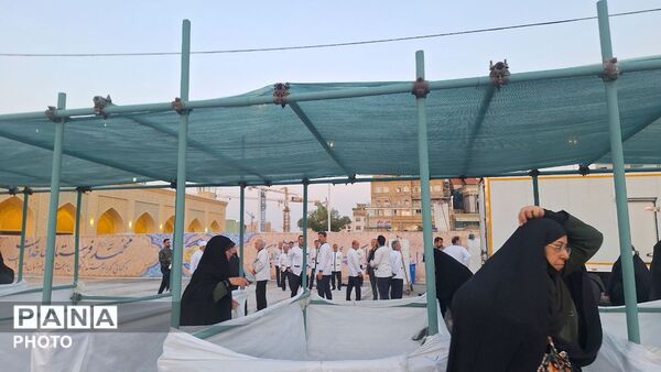 «سفره پدری» در حرم امام رضا (ع) پهن شد