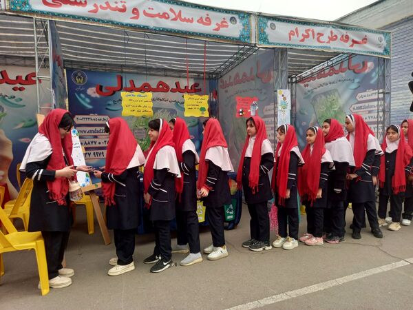 جشن نیکوکاری در دبستان اخوان گنجی
