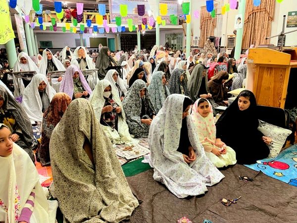مراسم اعتکاف مادر دختری در مسجد صاحب الزمان آشخانه