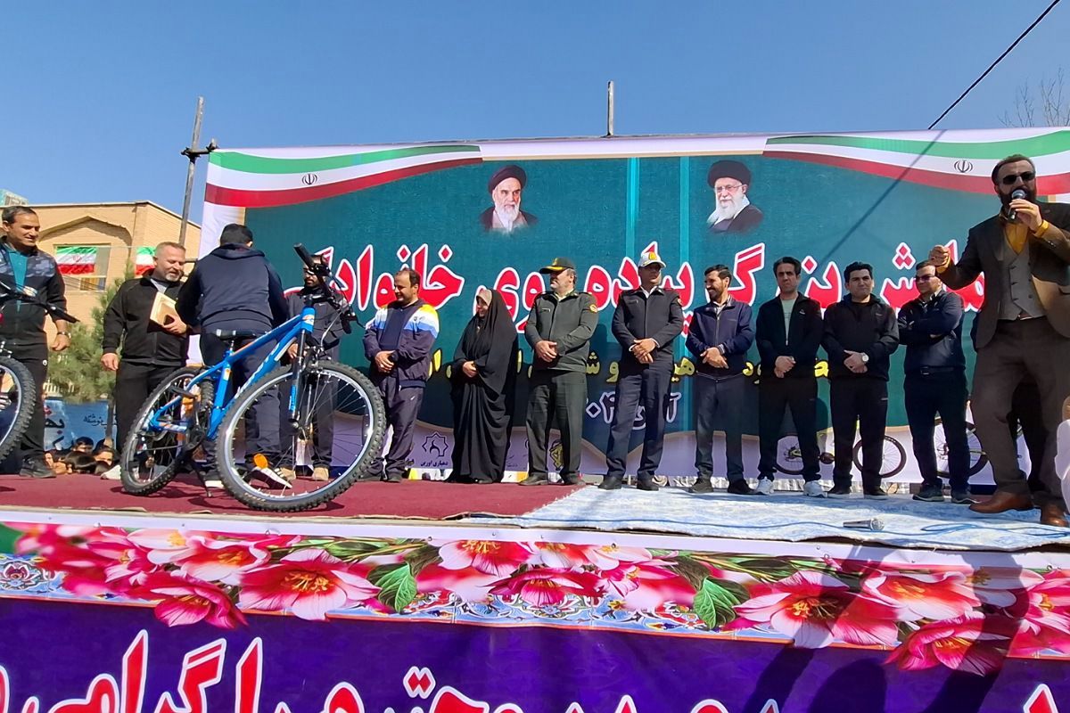  همایش بزرگ پیاده روی خانوادگی در نسیم‌شهر 