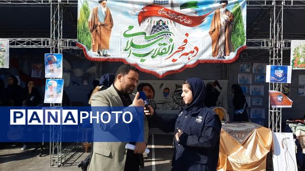 اولین نمایشگاه ماها در دبیرستان فرزانگان ۲ دوره دوم ناحیه ۷ مشهد