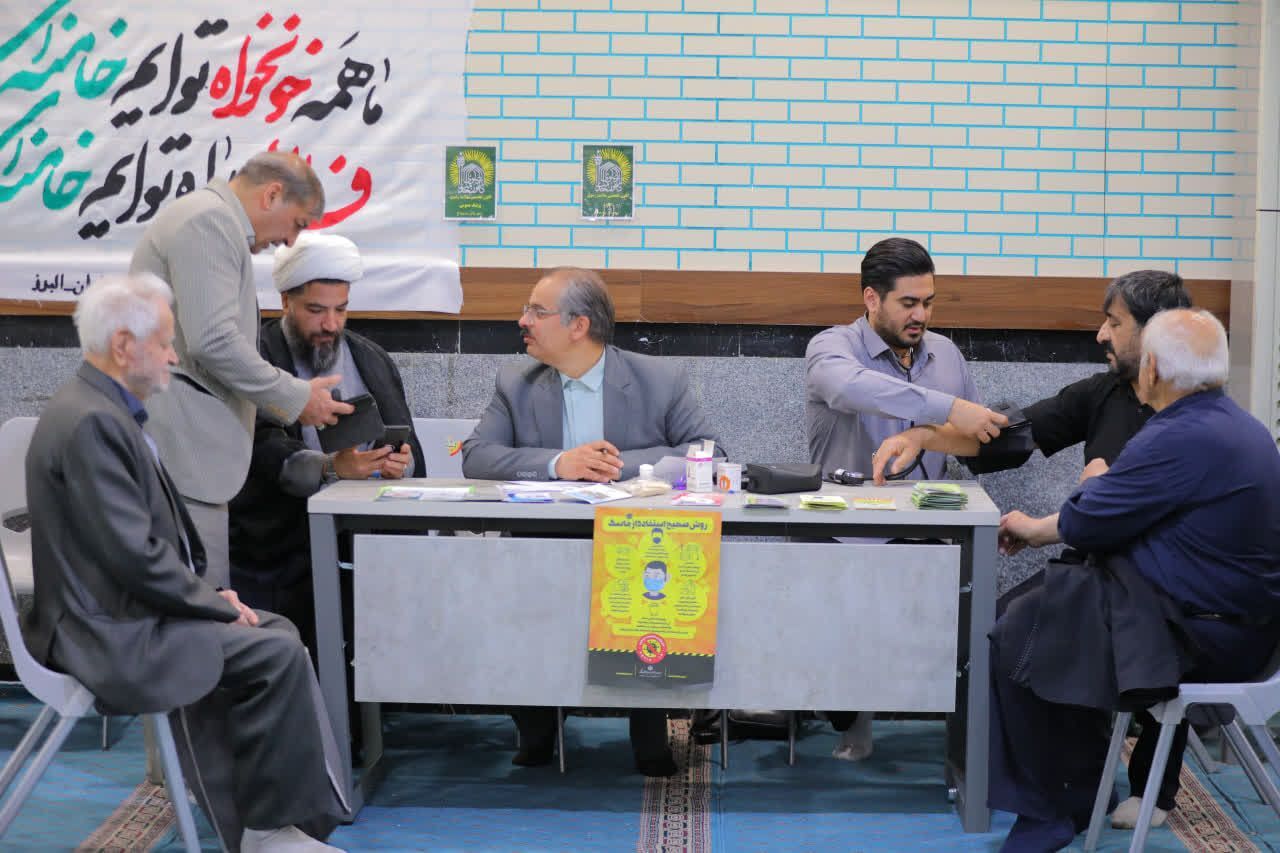 میز خدمت؛ پل ارتباطی مسئولان و مردم در نماز جمعه شهرستان ساوجبلاغ