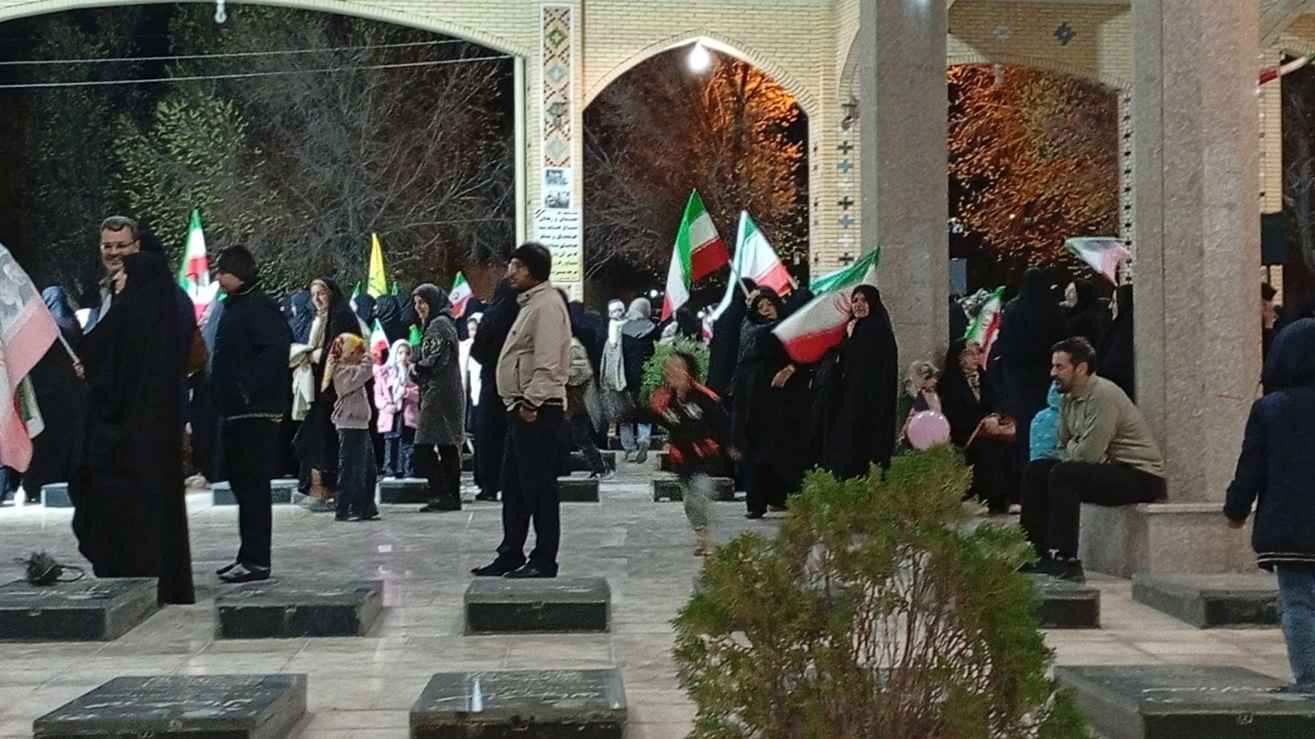  حضور مردم بروجن در یادبود روز دختران میناب