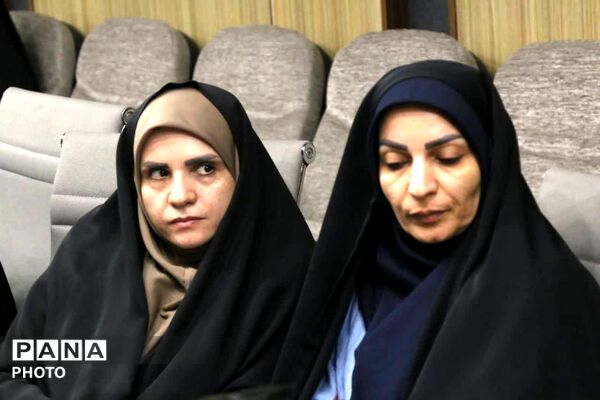 آیین تجلیل از مدیران مدارس تمام تشکیلاتی و مدیران سازمان دانش آموزی مناطق ۱۹ گانه تهران 