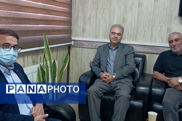 قدردانی دانش‌آموزان ورامینی از آتش‌نشانان در روز ملی آتش‌نشانی