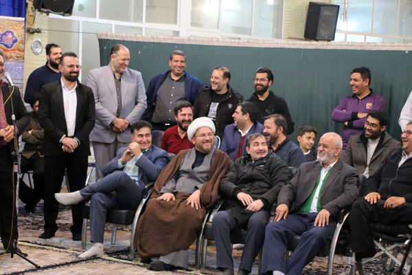 نشست صمیمی‌ دانش‌آموختگان دبیرستان امام رضا(ع) قم در هیات خادم الرضا(ع)