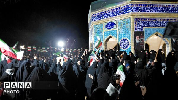 از خاکستر دشمن، نور امید می‌تراشیم